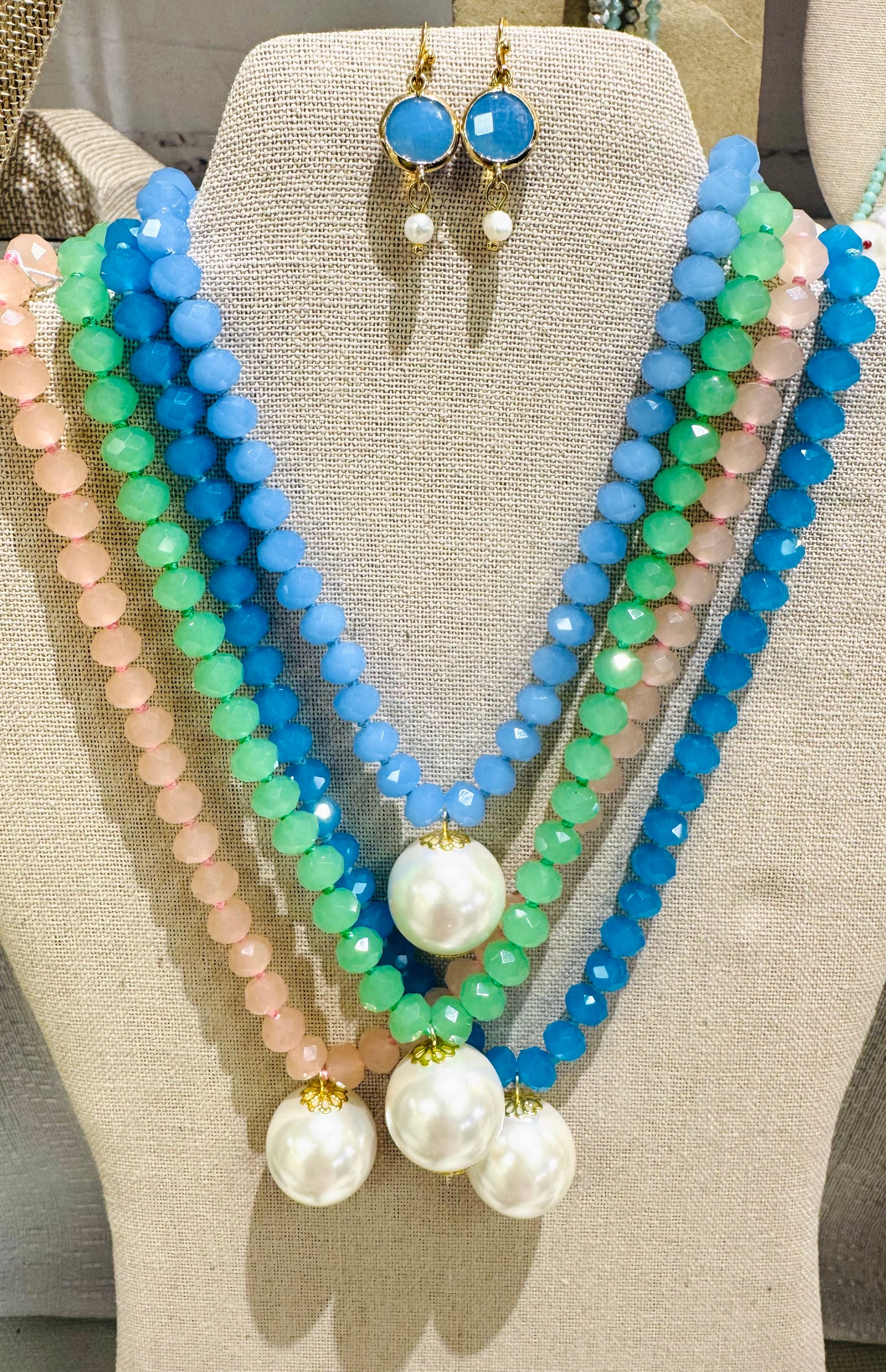 Color Fun Necklace with Mother of Pearl Pendant