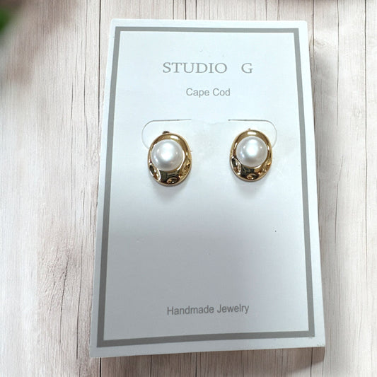 Pearl and Gold Stud