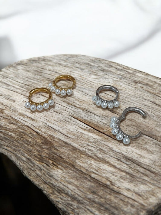 Huggie  5 Pearl Petite Earring